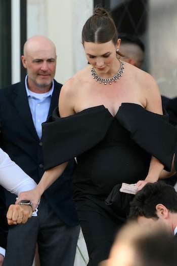 Karlie Kloss, de riguroso negro,