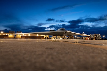 El despliegue del bombardero B-2