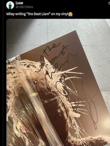 Miley Cyrus firmó el disco