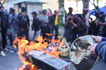 Personas se manifiestan contra la