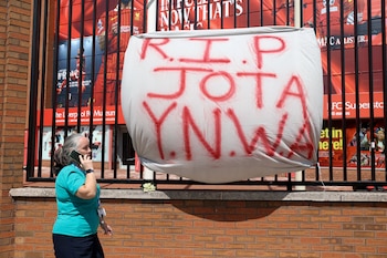 Una bandera que dice Descanse