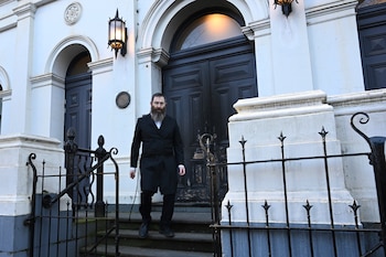 El rabino David Gutnick pasa