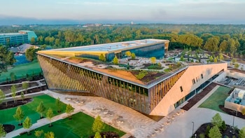 Alice L. Walton inaugura una