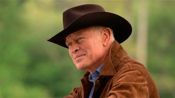 Neal McDonough como Malcolm Beck