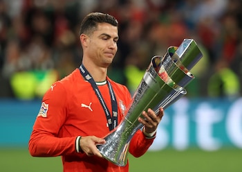 Cristiano, con el trofeo de