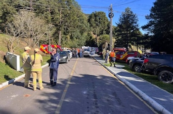 Bomberos y equipos de rescate