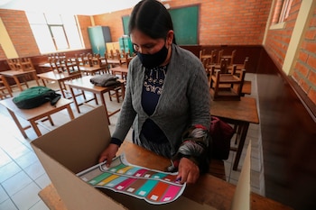 Una ciudadana participa de un