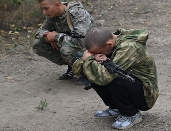 Niños en pleno entrenamiento (REUTERS/Sergey