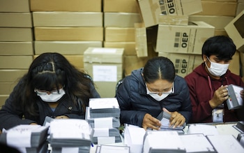 Funcionarios del organismo electoral revisan