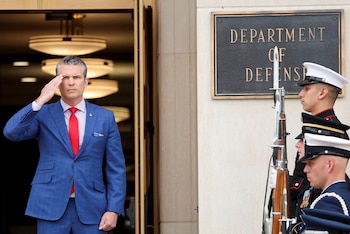 El secretario de Defensa de