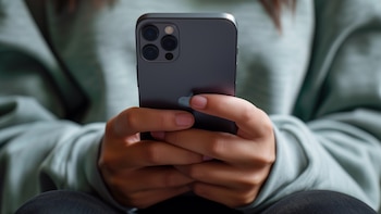 Quitar la funda del celular