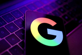 La herramienta sugiere textos, hashtags