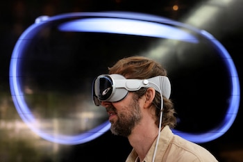 El Apple Vision Pro opera