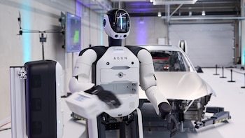 BMW integra robots humanoides con