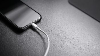 Cargar el celular al 100