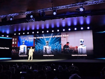 Primer robot humanoide de HONOR. (Foto: Infobae)