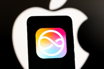 Siri podrá interactuar con otros sistemas de inteligencia artificial en iOS 27.