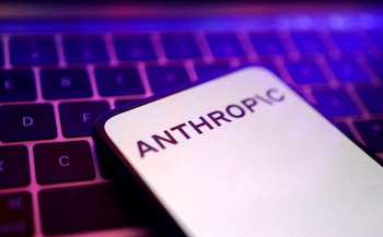 Anthropic es una empresa de IA centrada en la seguridad, investigación y desarrollo de modelos de lenguaje seguros, creadora del asistente de IA Claude.  

REUTERS/Dado Ruvic   