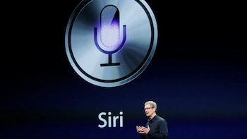 Apple Inc. ha sostenido conversaciones iniciales con Alphabet Inc. —la matriz de Google— para utilizar Gemini como el corazón de la próxima versión de Siri.