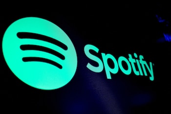 EQUAL, presente en 40 mercados, permite visibilizar y descubrir nuevas artistas femeninas, mientras Spotify opera en 184 países.  REUTERS/Brendan McDermid/File Photo
