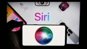 Una de las características más cuestionables de Siri a lo largo de los años es su dependencia extrema a derivarte a resultados web.
(Europa Press)